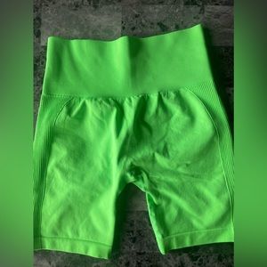 NEON LIME RADIANT BIKER SHORTS (6")